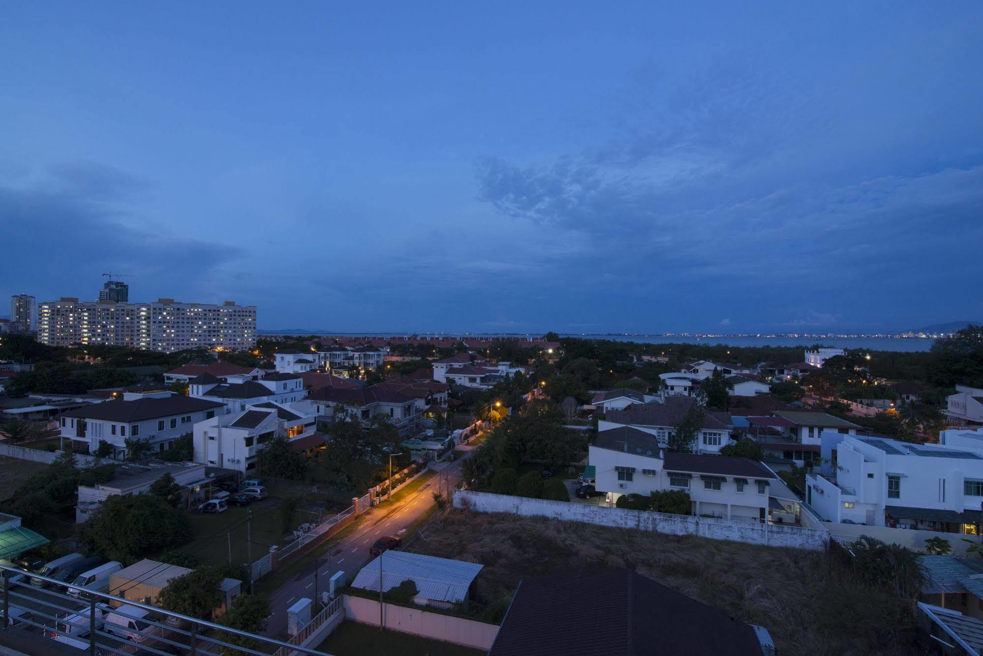 Golden View Serviced Apartments Tanjung Tokong Dış mekan fotoğraf